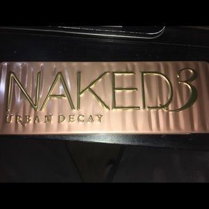 Naked 3 eyeshadow palette